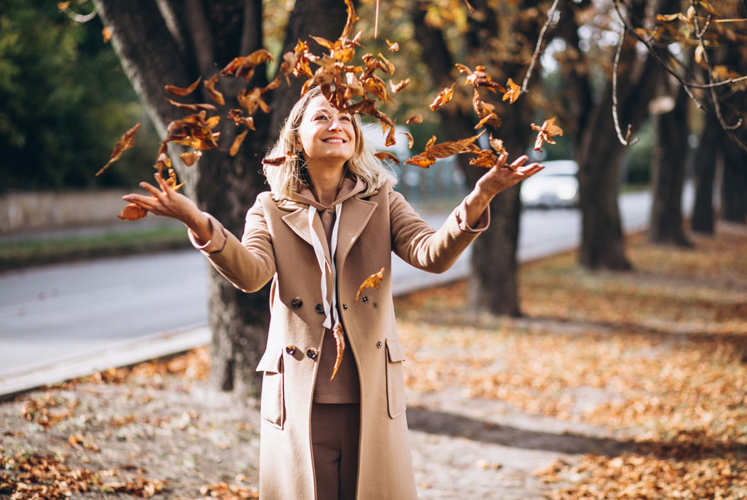 <a href="https://ru.freepik.com/free-photo/young-woman-beige-suit-outside-autumn-park_5852040.htm#fromView=search&page=1&position=1&uuid=69b17f16-c4c6-461f-ab0d-302ebcf9bade">Изображение от senivpetro на Freepik</a>