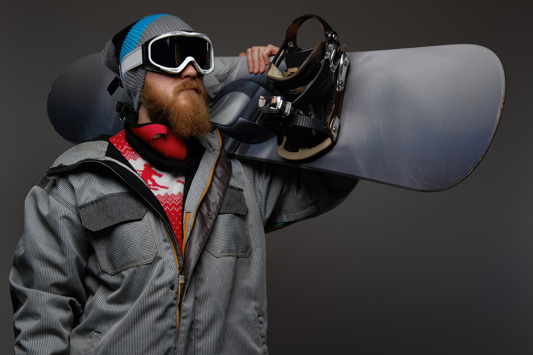 <a href="https://ru.freepik.com/free-photo/a-brutal-man-with-a-red-beard-wearing-a-full-equipment-holding-a-snowboard-on-his-shoulder-isolated-on-a-dark-background_30561413.htm#fromView=search&page=1&position=51&uuid=f4c23475-3869-40e5-8dff-d40be5c632a5">Изображение от fxquadro</a> на Freepik