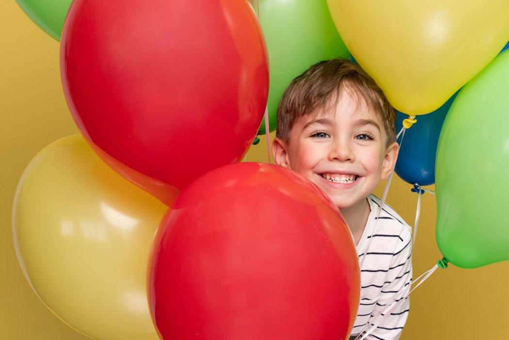 <a href="https://ru.freepik.com/free-photo/smiley-little-boy-celebrating-birthday_14659060.htm#fromView=search&page=1&position=43&uuid=7d9df202-18f1-41d2-97bd-49529eafeb6e">Изображение от freepik</a>